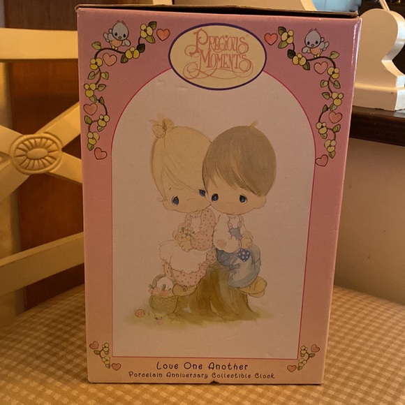 Precious Moments porcelain Anniversary Clock - Picture 4 of 8